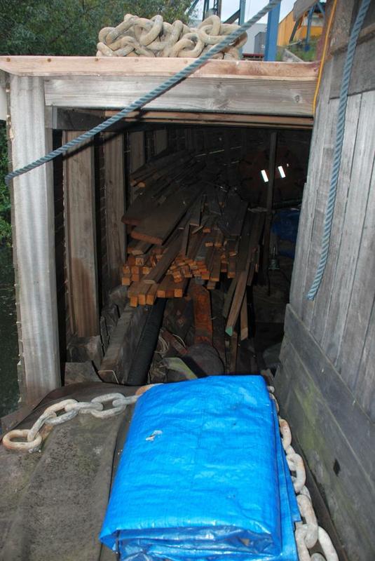 Blick_in_die_Achterkajte_Holzlager_2425.jpg